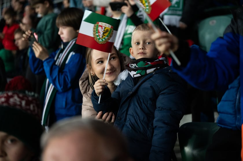 Kibice na meczu Śląska z Widzewem (2 marca 2024) na Tarczyński Arenie